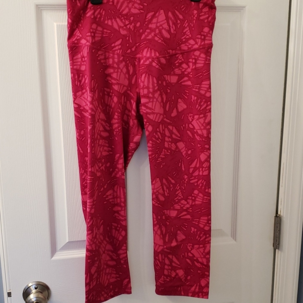 2 pack pink Old Navy crop running leggings